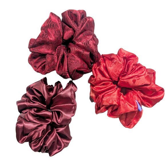 Large satin scrunchie with red and black accents hand crafted - Picture 2 of 4